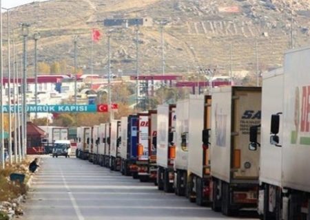 معطلی کامیون‌‌ها در مرزهای غربی و افتضاح اطلاع‌رسانی دولت