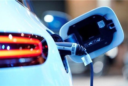 مشکل ترخیص خودروهای وارداتی برقی حل شد