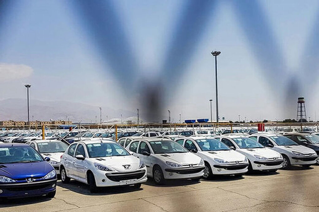 افزایش قیمت دلار دامن بازار خودرو را هم گرفت؛ این خودرو پرطرفدار ۳۸ میلیون تومان گران شد |  جدول قیمت ها